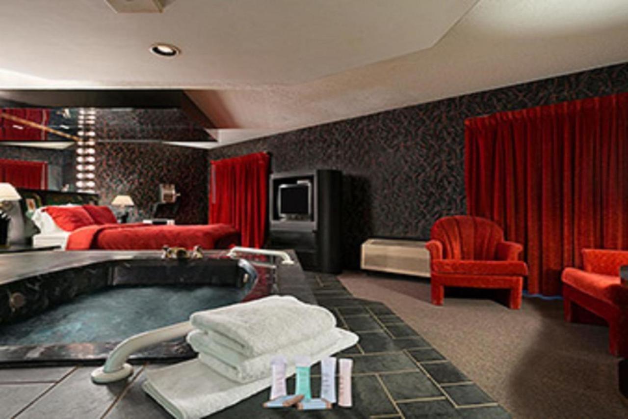 Travelodge Inn & Suites By Wyndham Muscatine Kültér fotó