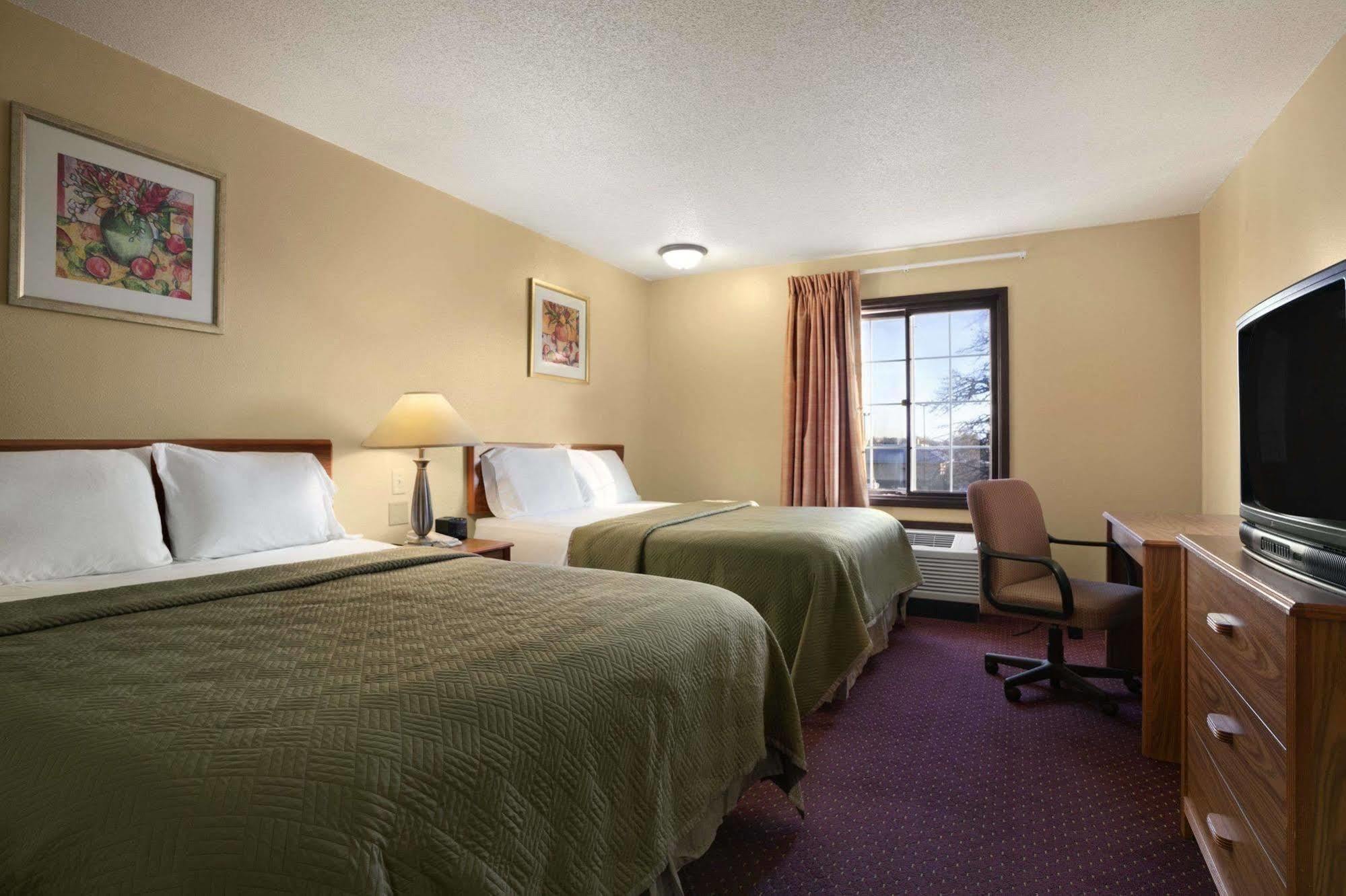 Travelodge Inn & Suites By Wyndham Muscatine Kültér fotó