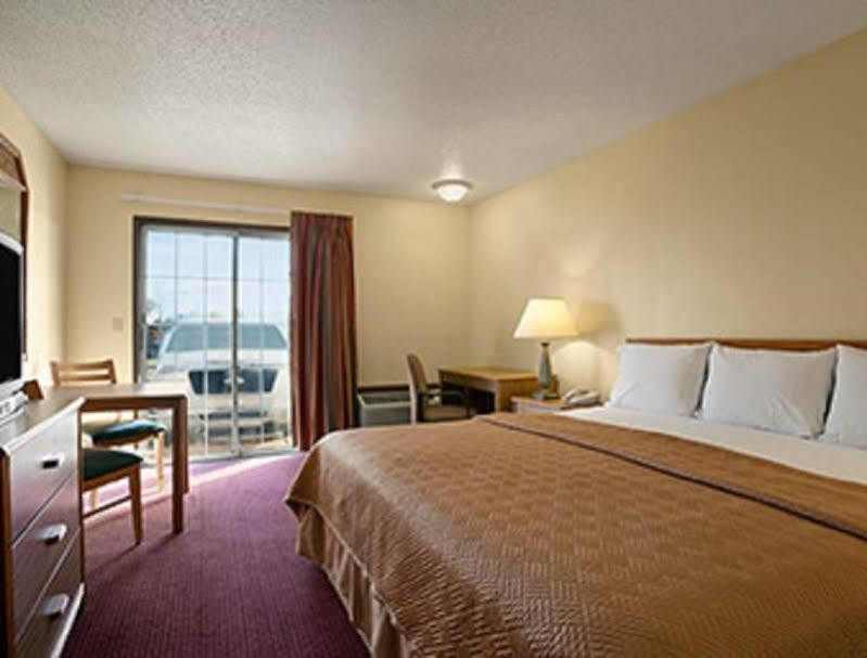 Travelodge Inn & Suites By Wyndham Muscatine Kültér fotó